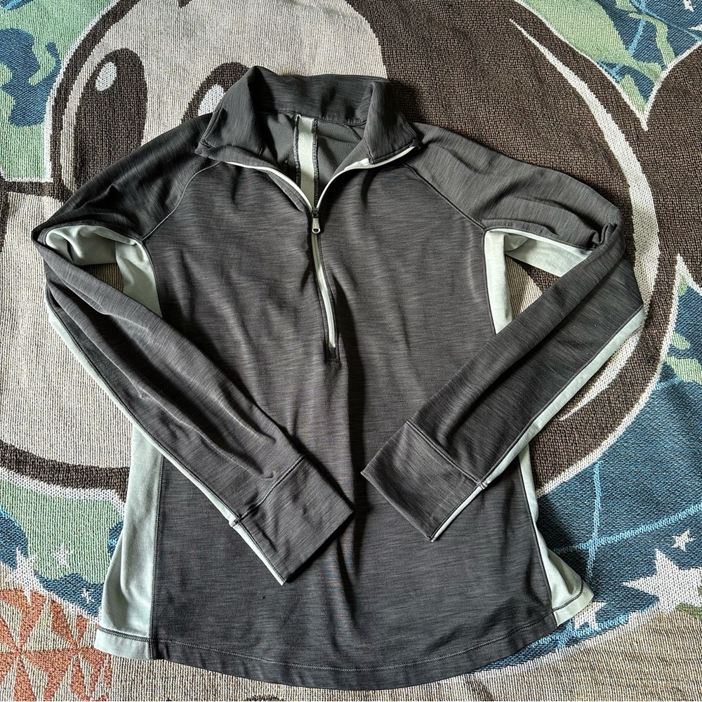 Women’s under armor light weight top